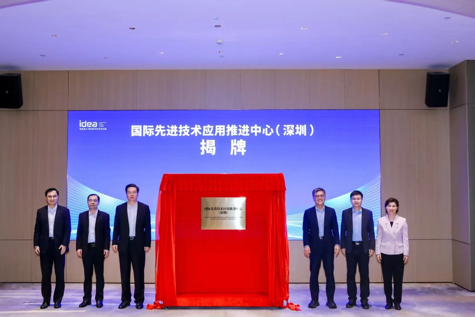 科技赋能未来！斯坦德工业具身智能机器人DARWIN-01亮相深圳政协文史馆